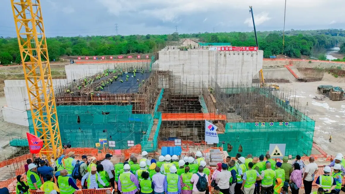 Ujenzi wa Bwawa la Maji Kidunda unatekelezwa kwa gharama ya shilingi za kiTanzania bilioni 336, amba...