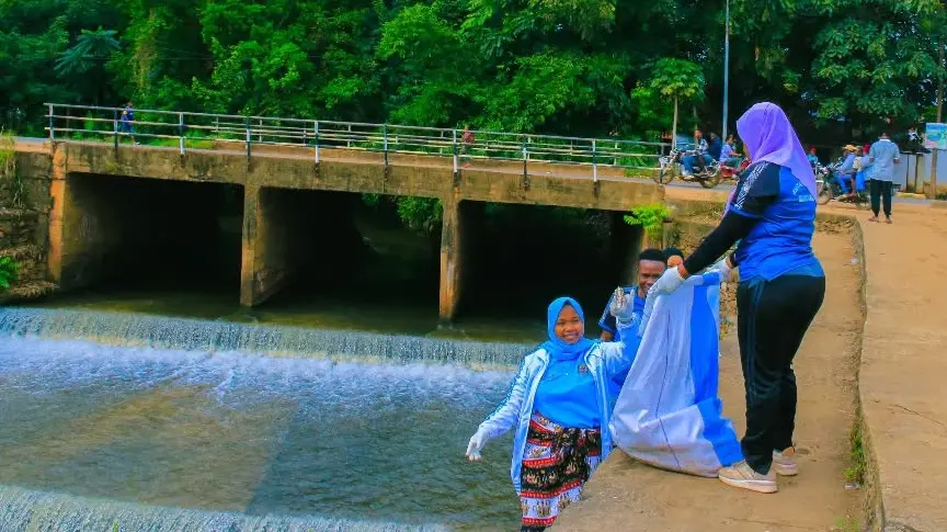 Kidakio cha Ngerengere wafanya usafi Mto Morogoro.